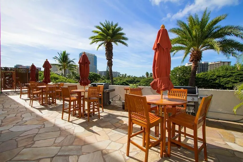 Spacious Studio Walk To Beach L219 Honolulu